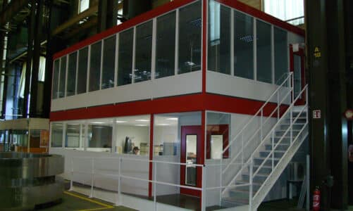 Installer des cloisons dans un espace industriel