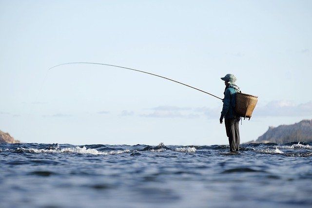 pêcheur entrain de pêcher